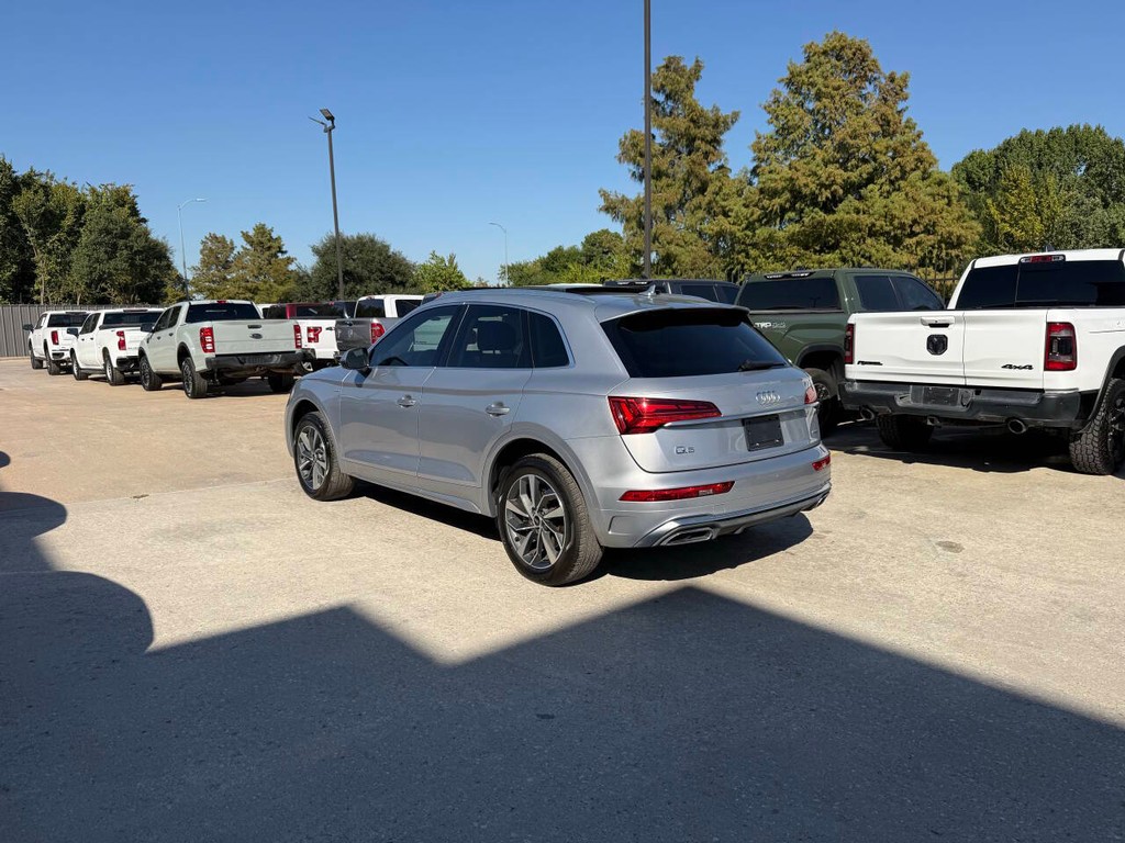 Audi Q5 Vehicle Full-screen Gallery Image 04