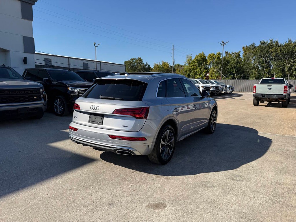 Audi Q5 Vehicle Full-screen Gallery Image 05