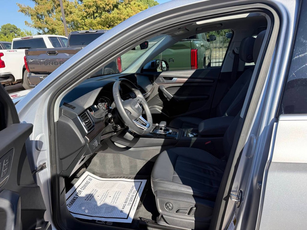 Audi Q5 Vehicle Full-screen Gallery Image 07