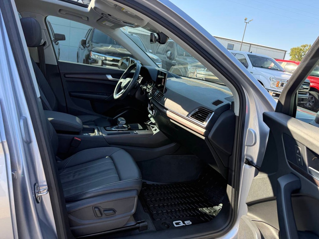Audi Q5 Vehicle Full-screen Gallery Image 10