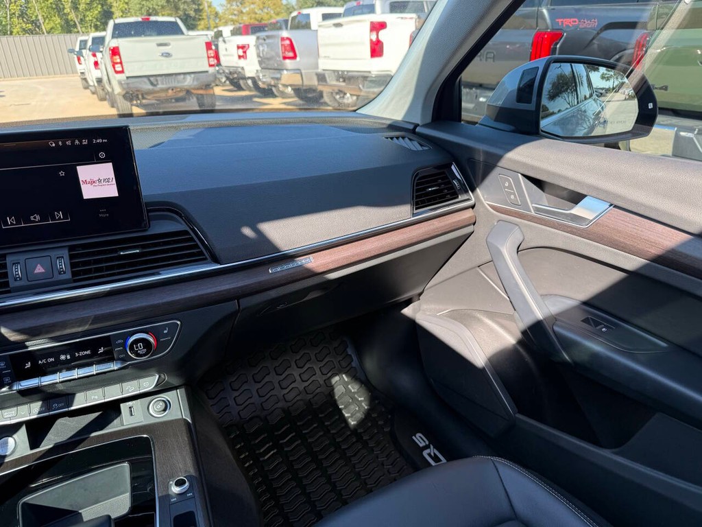Audi Q5 Vehicle Full-screen Gallery Image 20