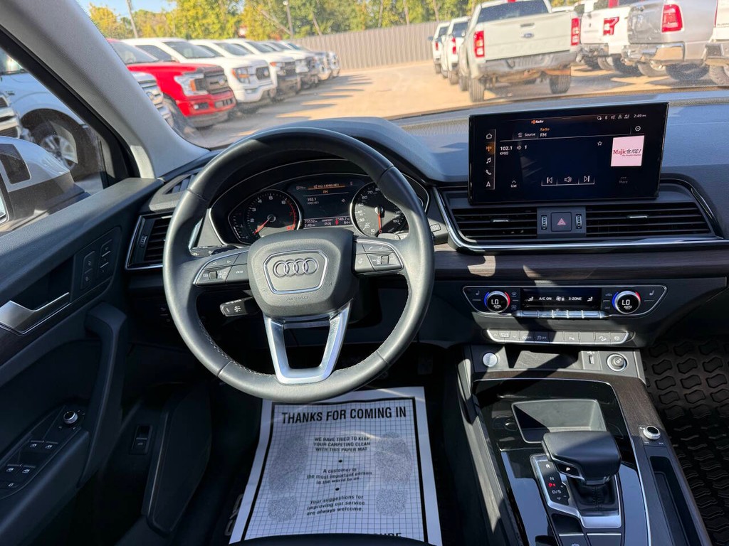 Audi Q5 Vehicle Full-screen Gallery Image 22