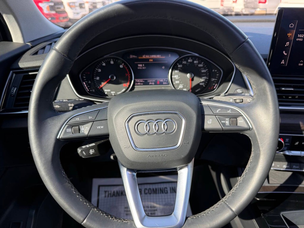 Audi Q5 Vehicle Full-screen Gallery Image 24