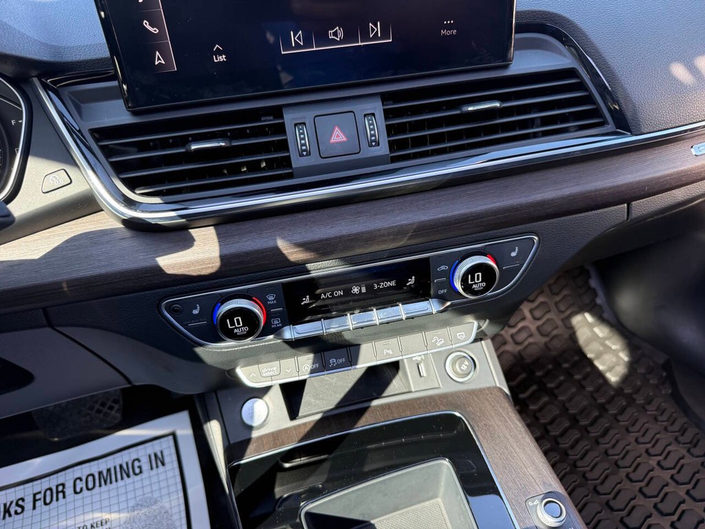 Audi Q5 Vehicle Full-screen Gallery Image 28
