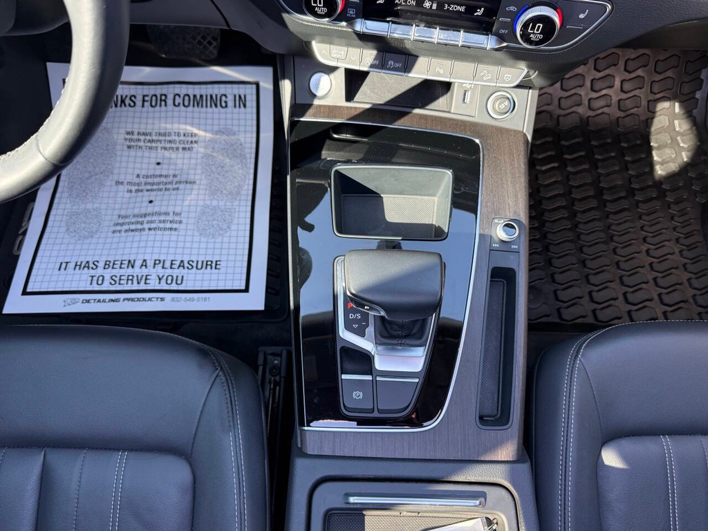 Audi Q5 Vehicle Full-screen Gallery Image 29