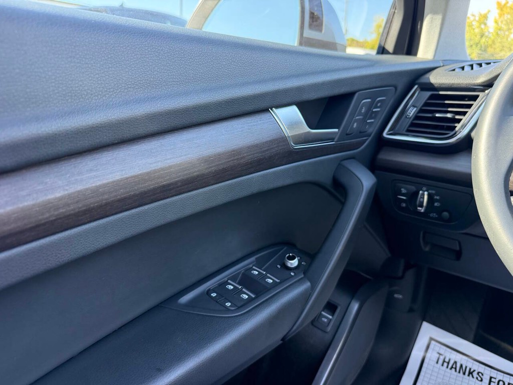 Audi Q5 Vehicle Full-screen Gallery Image 30