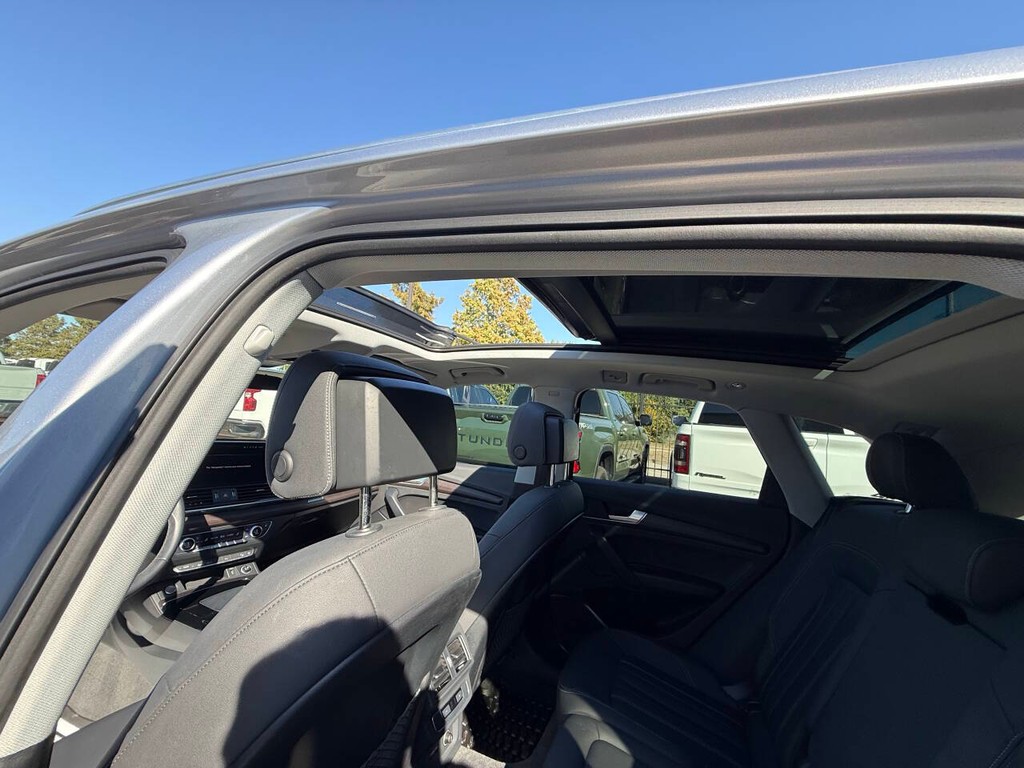 Audi Q5 Vehicle Full-screen Gallery Image 32