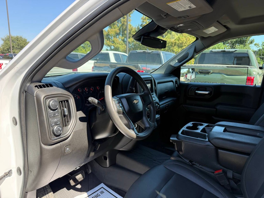 Chevrolet Silverado 1500 Vehicle Full-screen Gallery Image 06