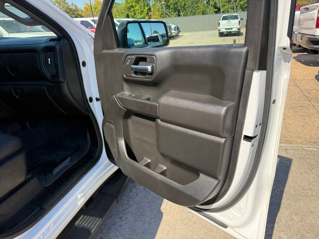 Chevrolet Silverado 1500 Vehicle Full-screen Gallery Image 11