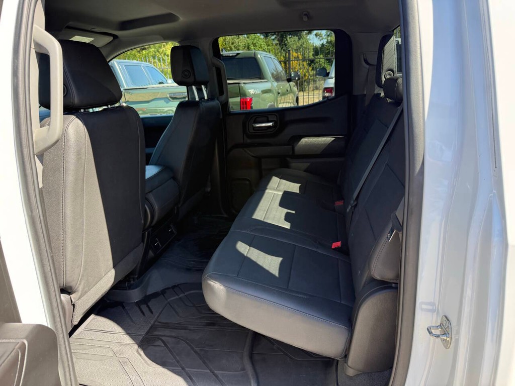 Chevrolet Silverado 1500 Vehicle Full-screen Gallery Image 13