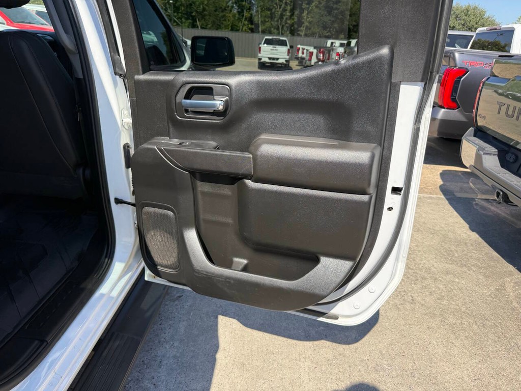 Chevrolet Silverado 1500 Vehicle Full-screen Gallery Image 16