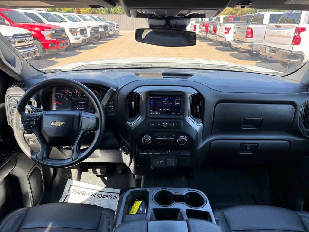 Chevrolet Silverado 1500 Vehicle Full-screen Gallery Image 17