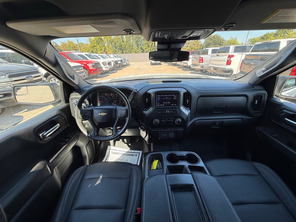 Chevrolet Silverado 1500 Vehicle Full-screen Gallery Image 18