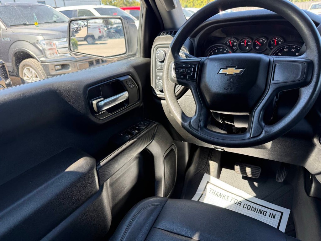 Chevrolet Silverado 1500 Vehicle Full-screen Gallery Image 19
