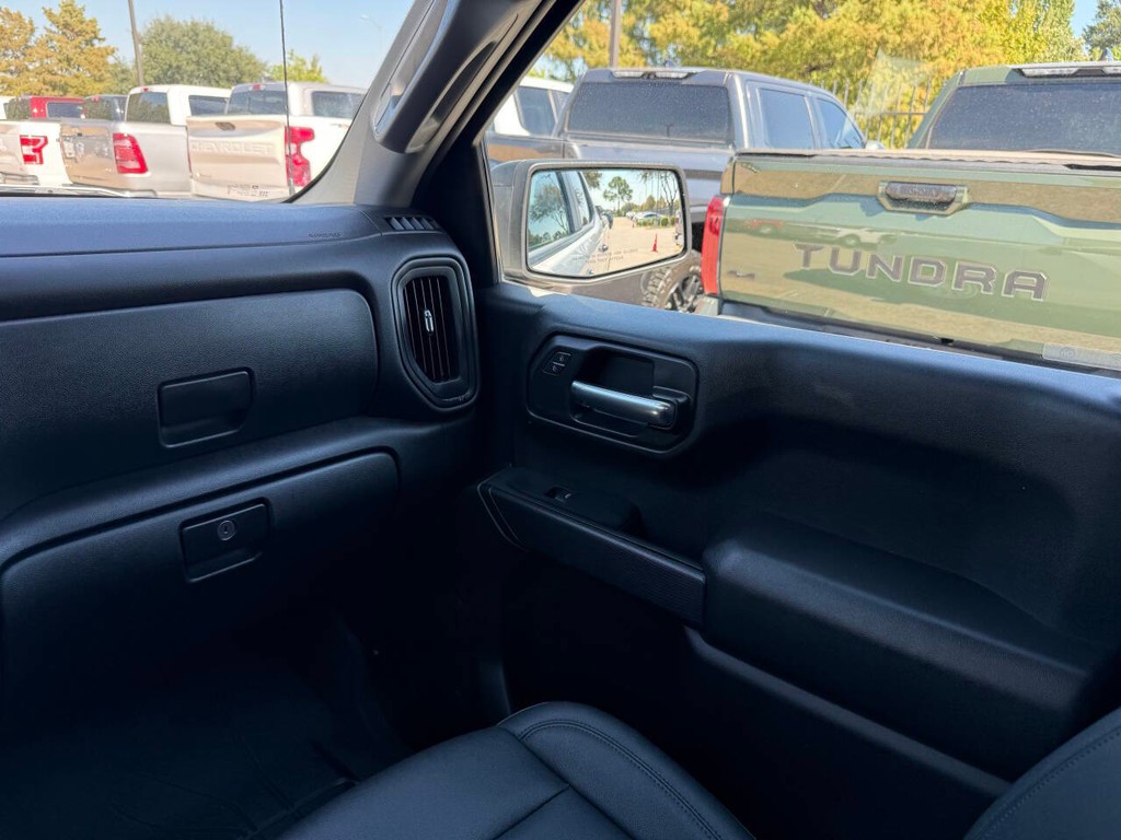 Chevrolet Silverado 1500 Vehicle Full-screen Gallery Image 20