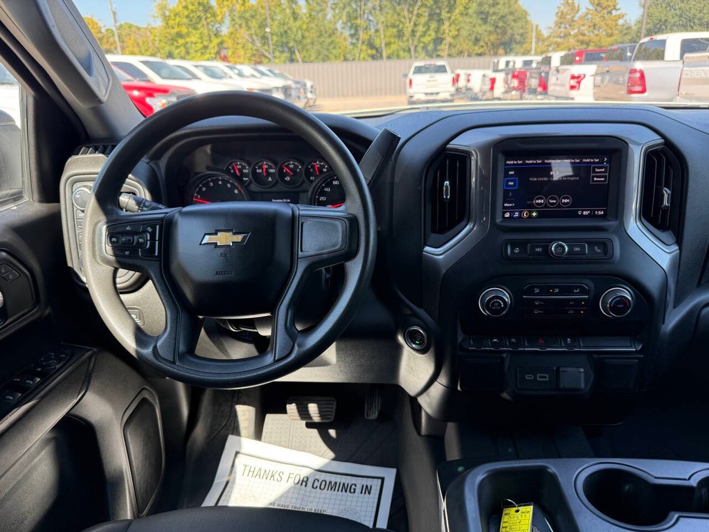 Chevrolet Silverado 1500 Vehicle Full-screen Gallery Image 21