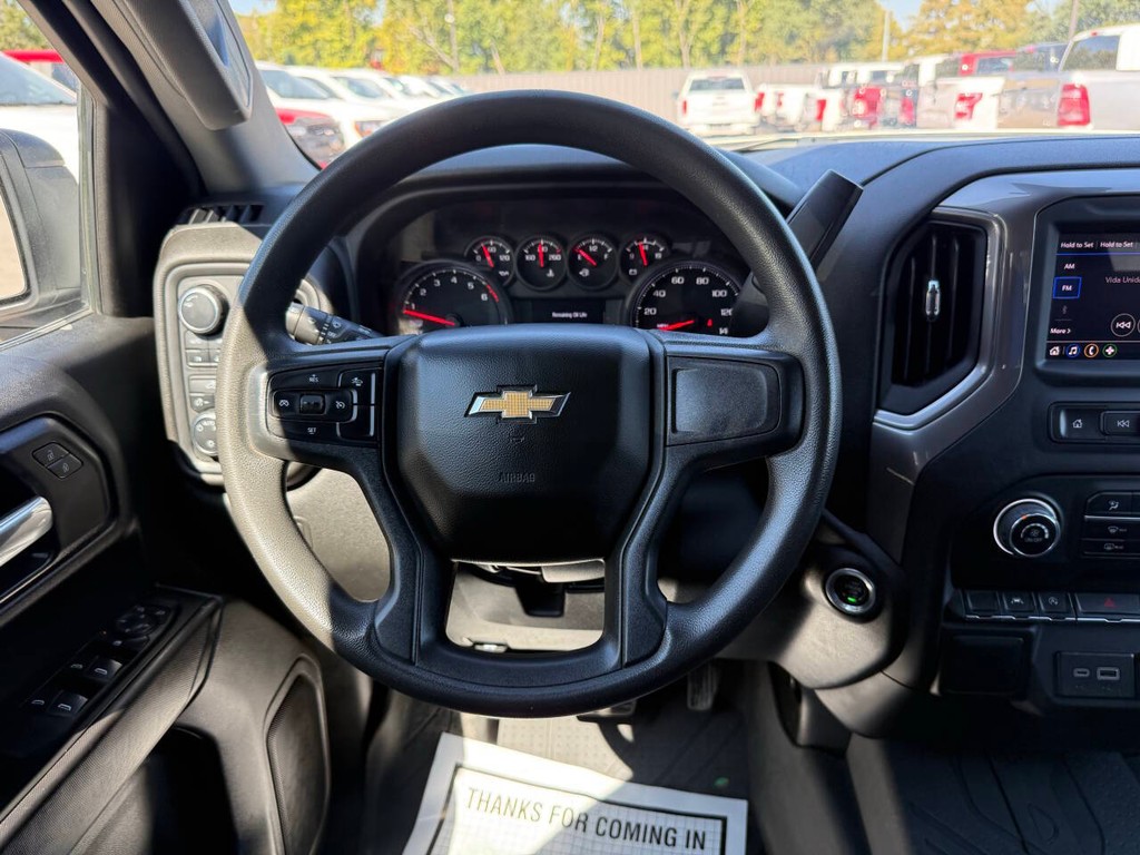 Chevrolet Silverado 1500 Vehicle Full-screen Gallery Image 22