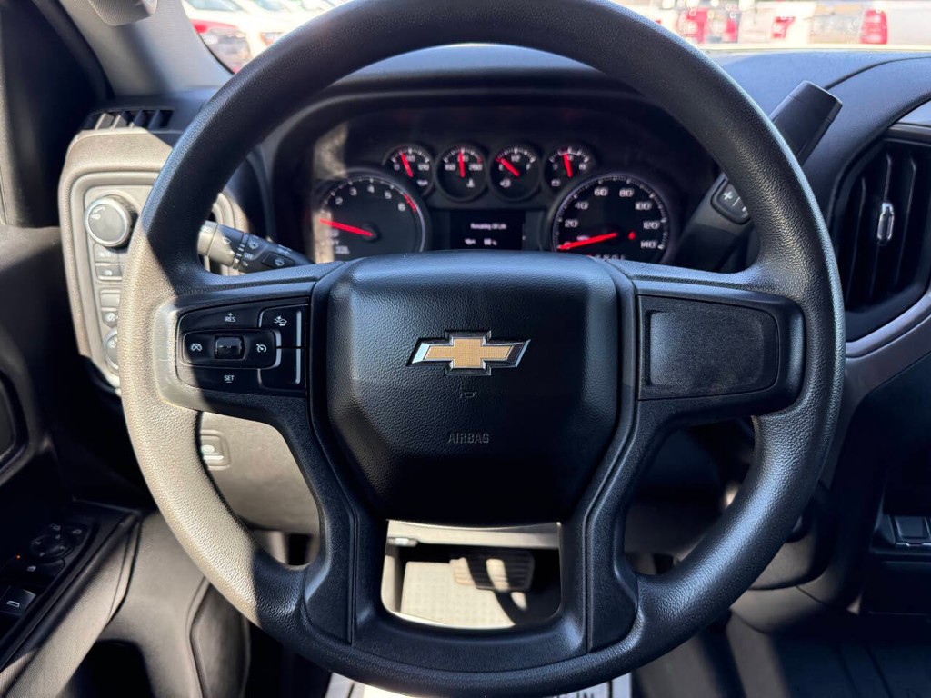 Chevrolet Silverado 1500 Vehicle Full-screen Gallery Image 23