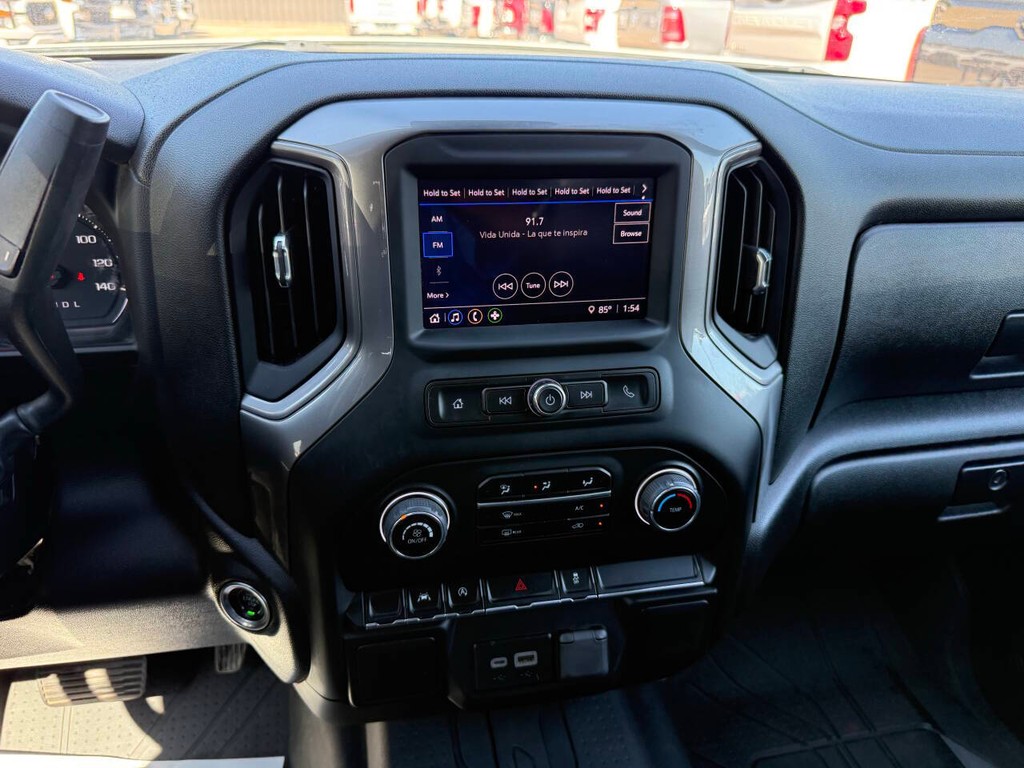 Chevrolet Silverado 1500 Vehicle Full-screen Gallery Image 24
