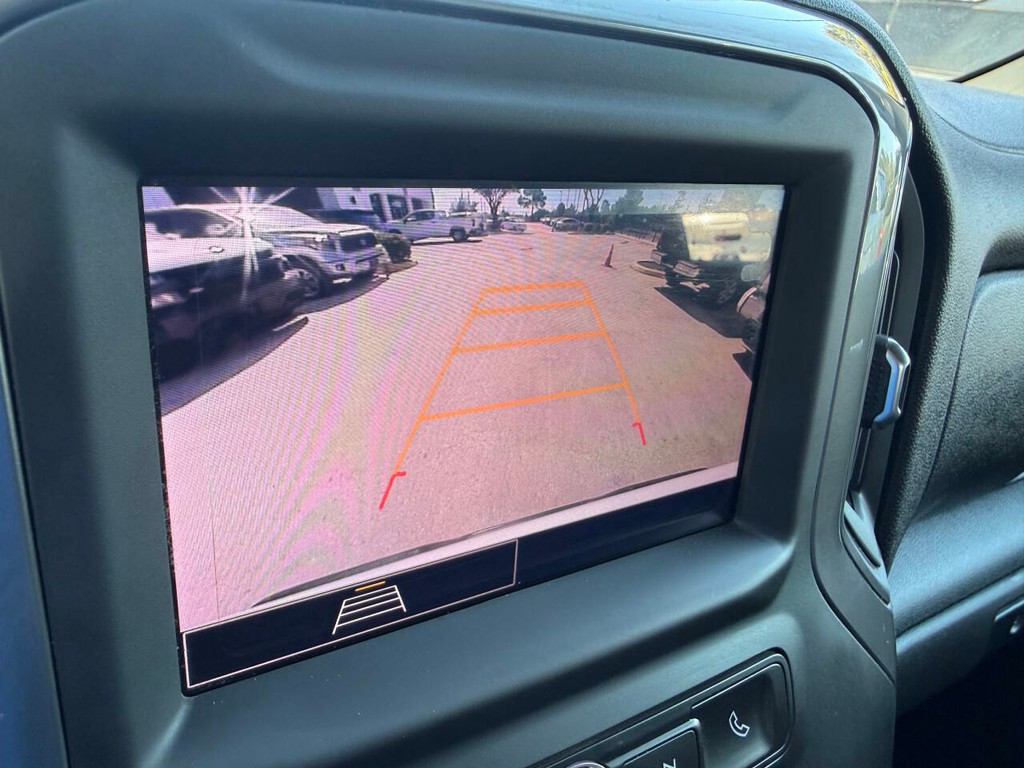Chevrolet Silverado 1500 Vehicle Full-screen Gallery Image 26