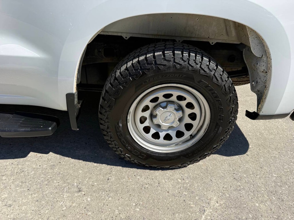 Chevrolet Silverado 1500 Vehicle Full-screen Gallery Image 36