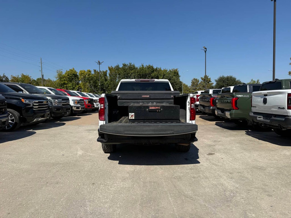 Chevrolet Silverado 1500 Vehicle Full-screen Gallery Image 38