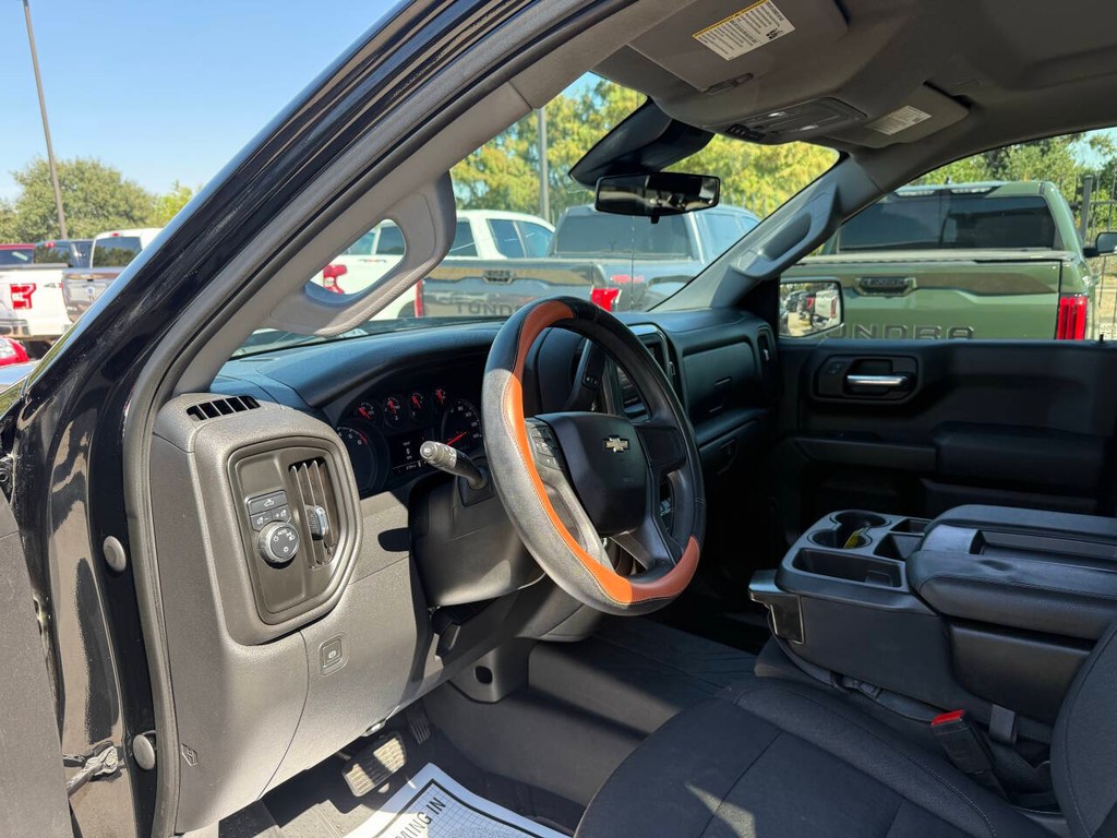 Chevrolet Silverado 1500 Vehicle Full-screen Gallery Image 06