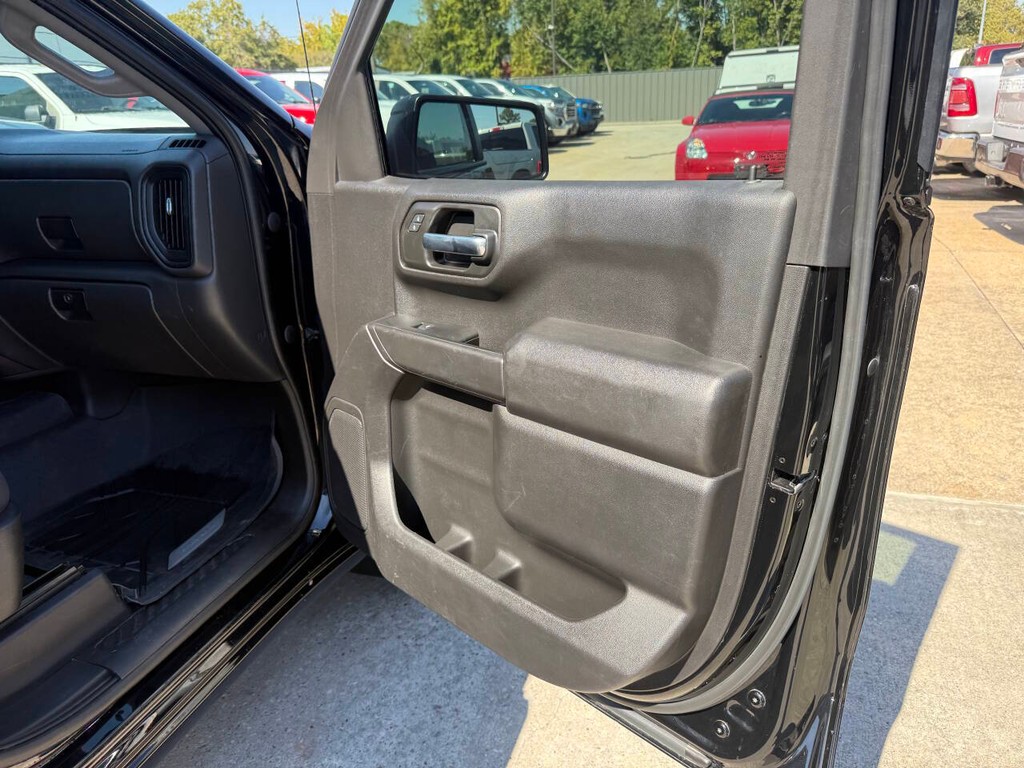 Chevrolet Silverado 1500 Vehicle Full-screen Gallery Image 11