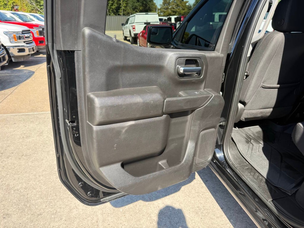 Chevrolet Silverado 1500 Vehicle Full-screen Gallery Image 14