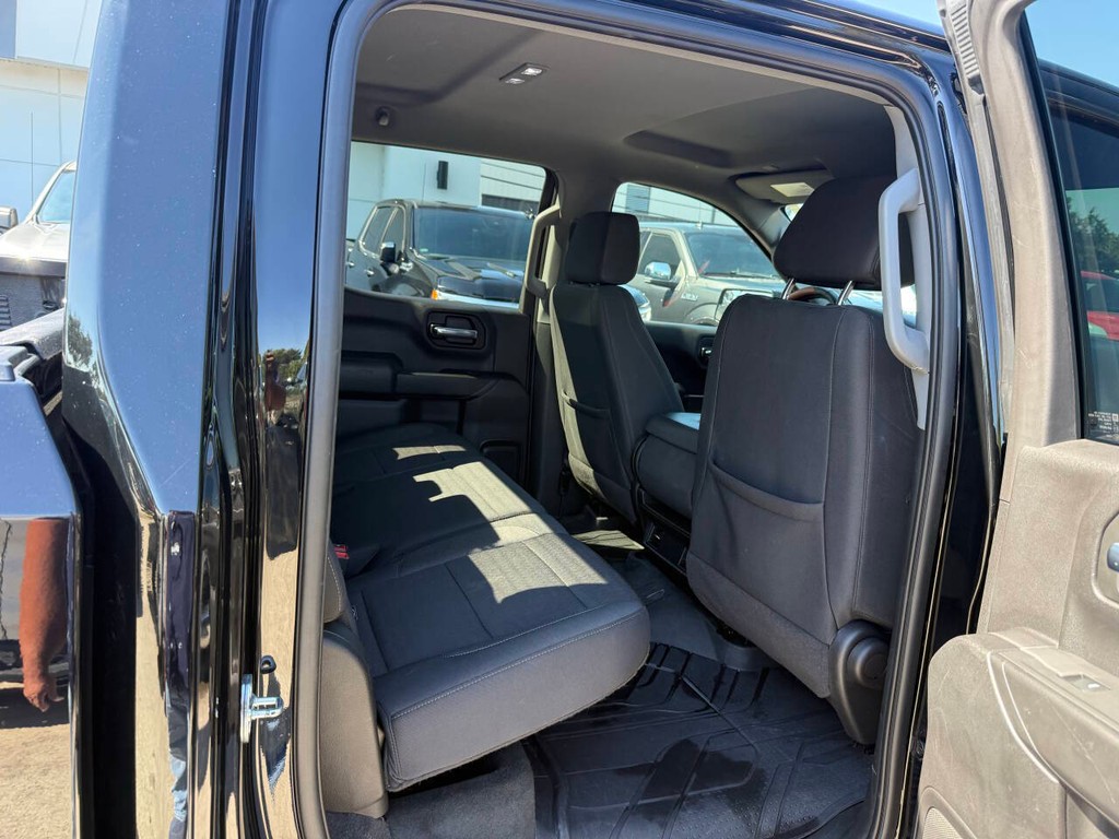 Chevrolet Silverado 1500 Vehicle Full-screen Gallery Image 15
