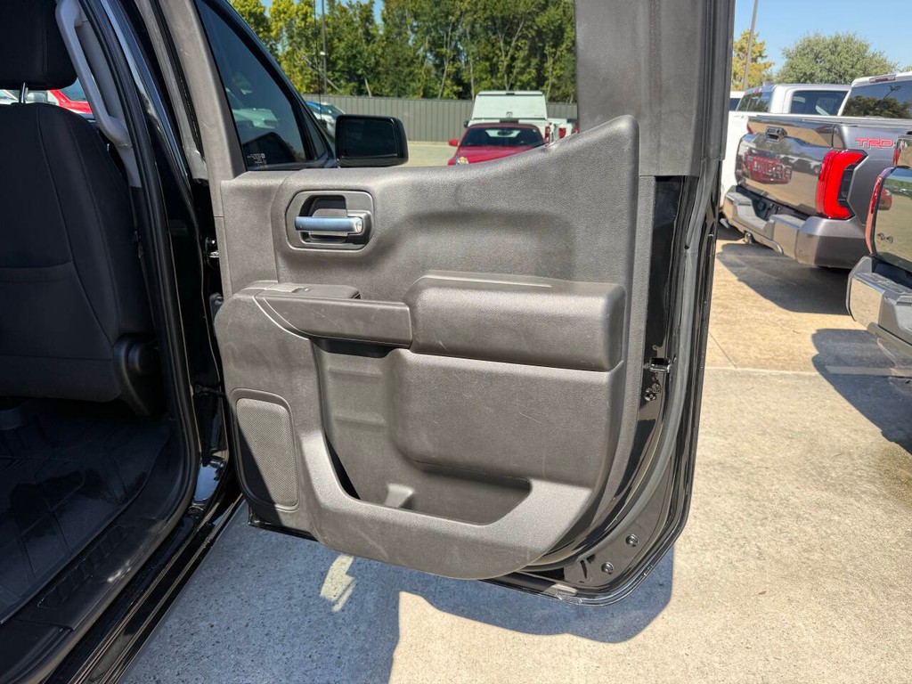 Chevrolet Silverado 1500 Vehicle Full-screen Gallery Image 16