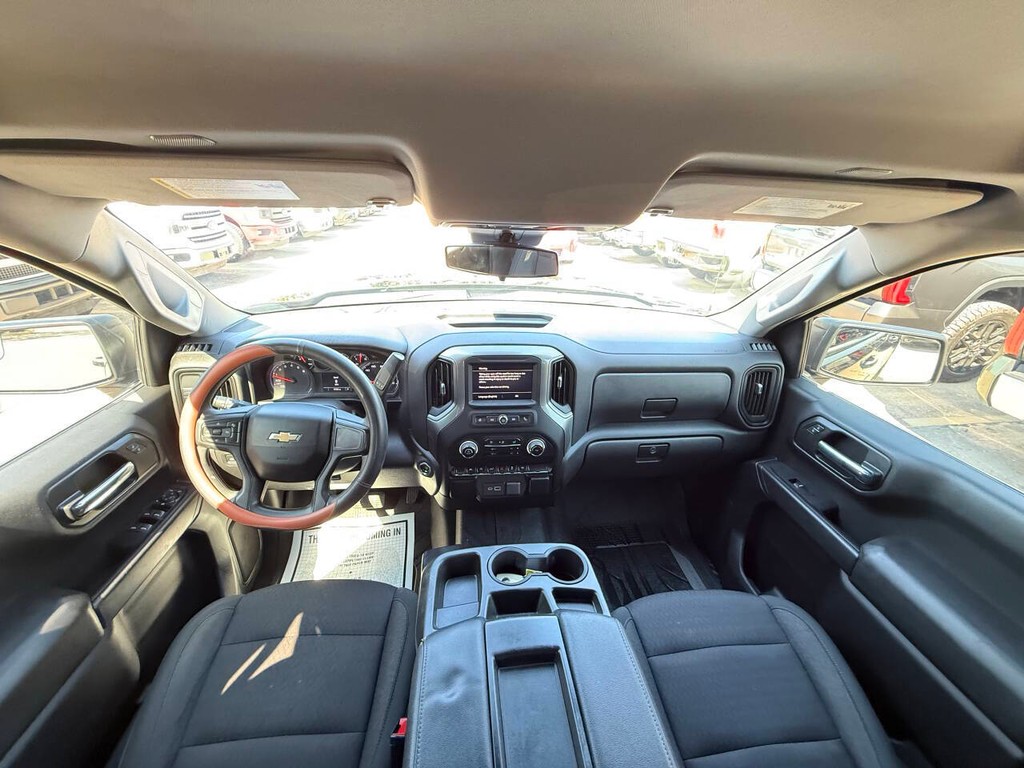 Chevrolet Silverado 1500 Vehicle Full-screen Gallery Image 18