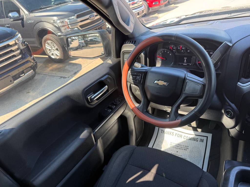 Chevrolet Silverado 1500 Vehicle Full-screen Gallery Image 19