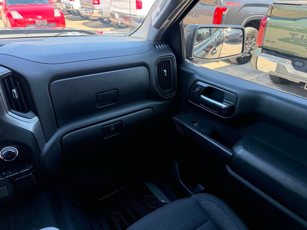 Chevrolet Silverado 1500 Vehicle Full-screen Gallery Image 20