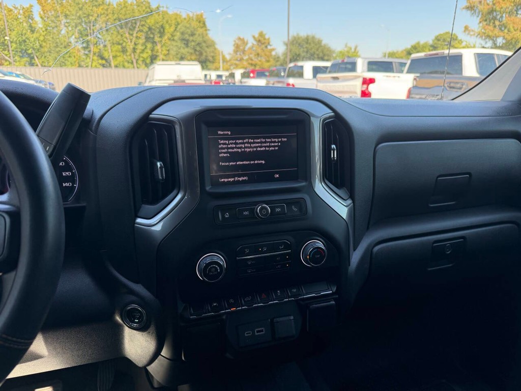 Chevrolet Silverado 1500 Vehicle Full-screen Gallery Image 24