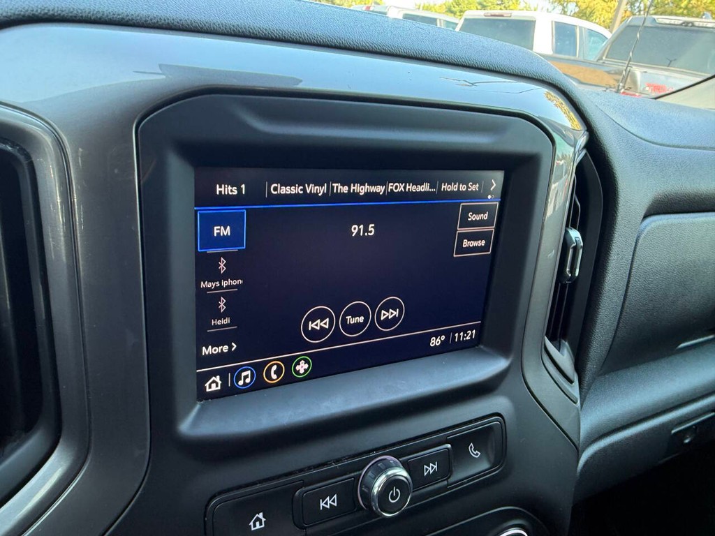 Chevrolet Silverado 1500 Vehicle Full-screen Gallery Image 25