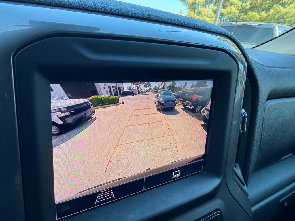 Chevrolet Silverado 1500 Vehicle Full-screen Gallery Image 26