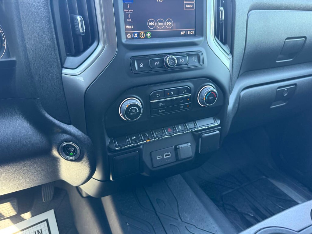 Chevrolet Silverado 1500 Vehicle Full-screen Gallery Image 28