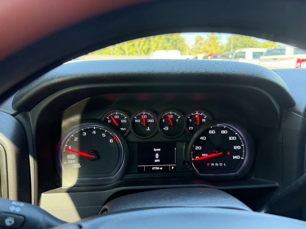Chevrolet Silverado 1500 Vehicle Full-screen Gallery Image 31