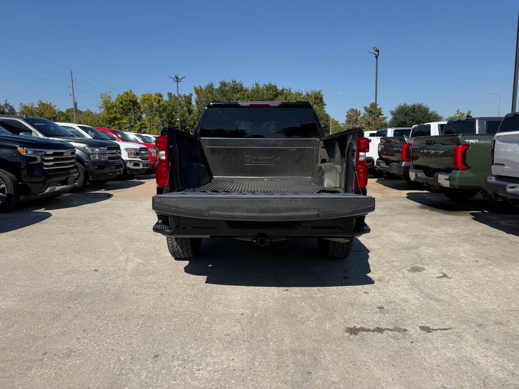 Chevrolet Silverado 1500 Vehicle Full-screen Gallery Image 36