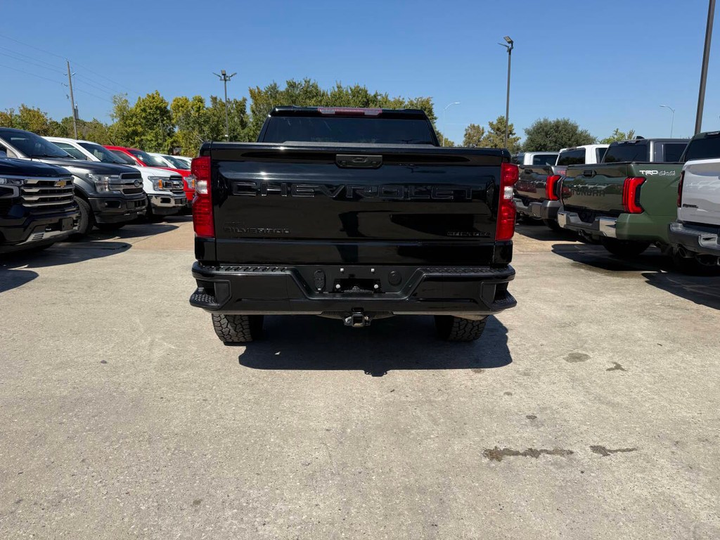 Chevrolet Silverado 1500 Vehicle Full-screen Gallery Image 37