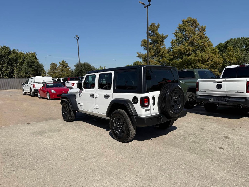 Jeep Wrangler Vehicle Full-screen Gallery Image 04