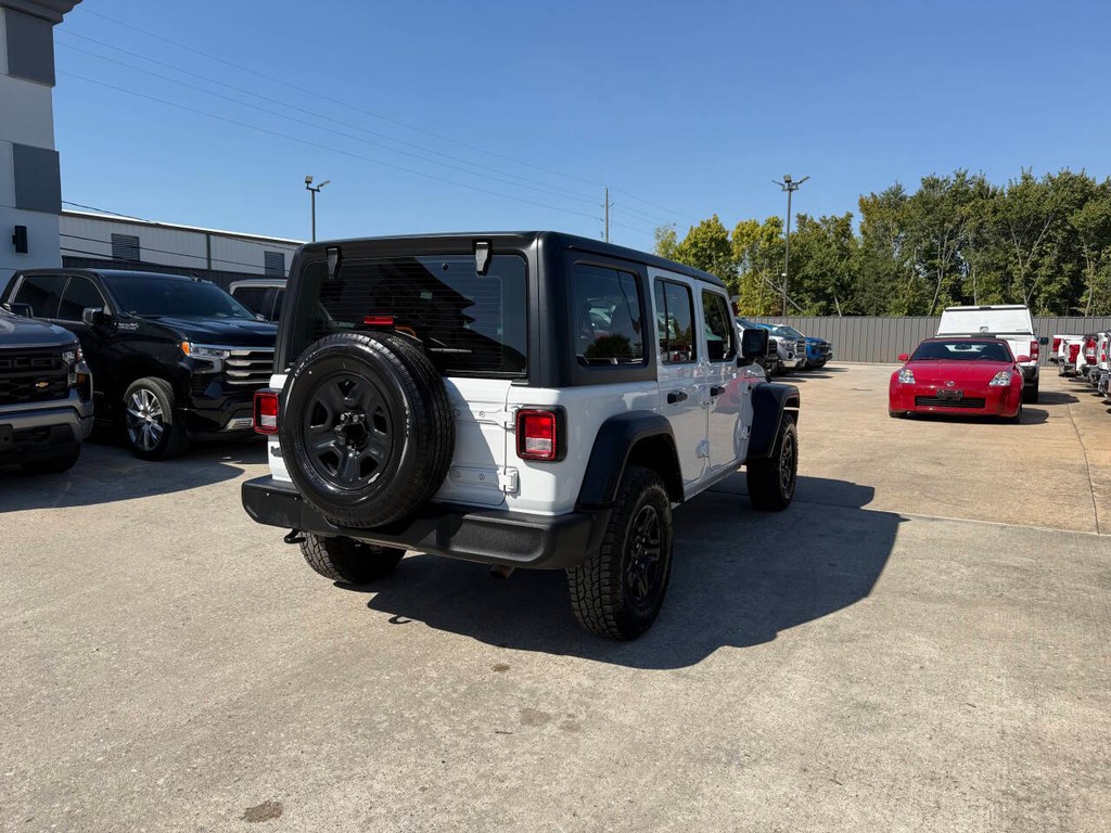 Jeep Wrangler Vehicle Full-screen Gallery Image 05