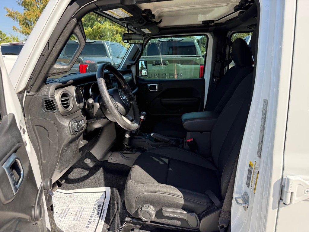 Jeep Wrangler Vehicle Full-screen Gallery Image 07