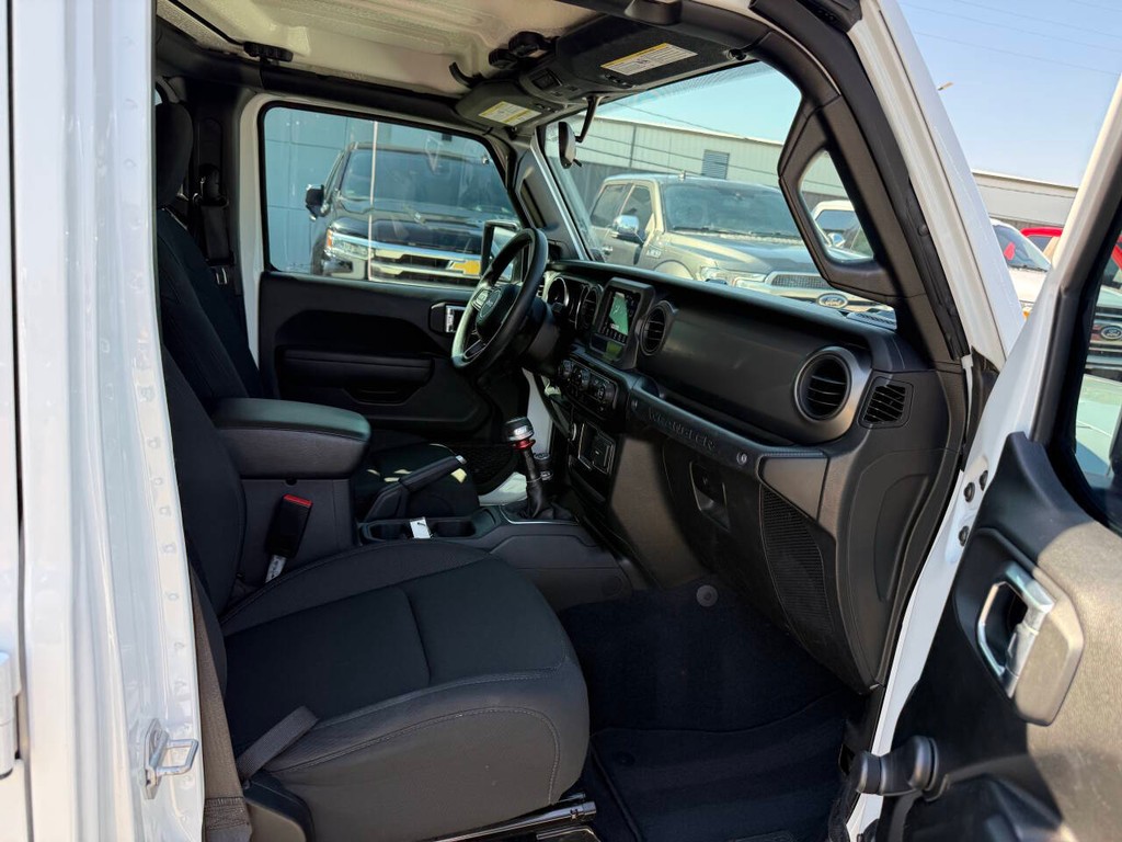 Jeep Wrangler Vehicle Full-screen Gallery Image 10