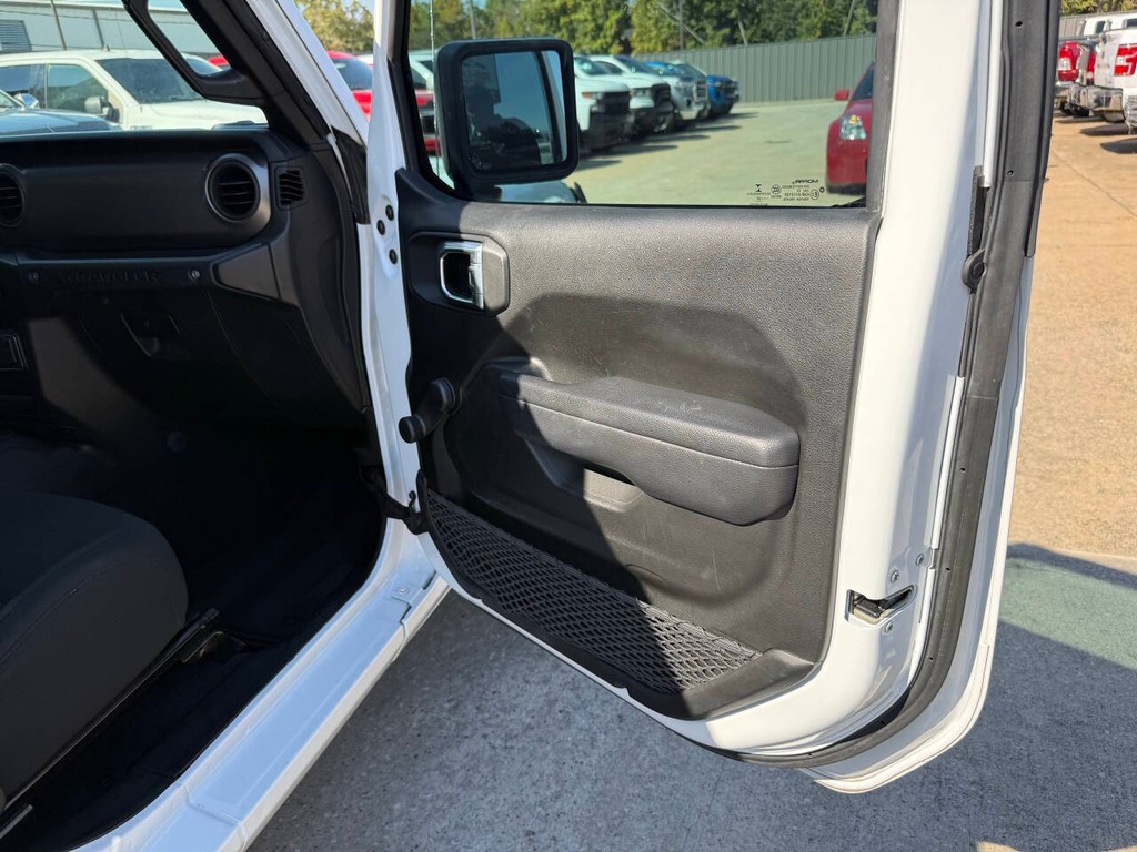 Jeep Wrangler Vehicle Full-screen Gallery Image 11