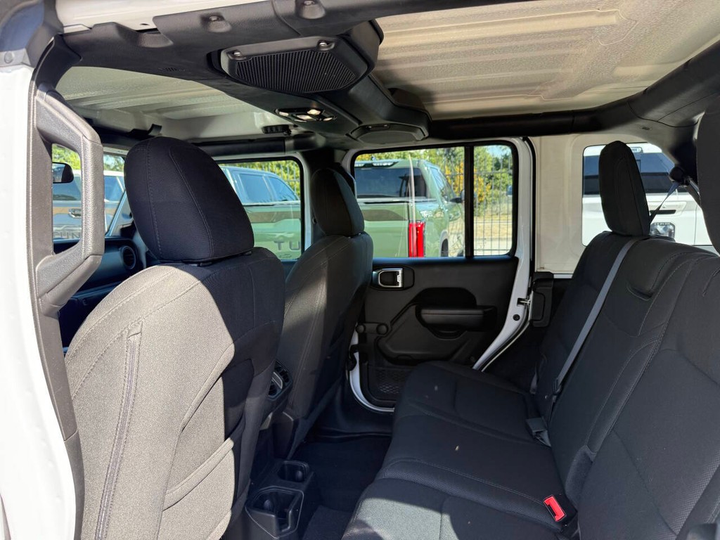 Jeep Wrangler Vehicle Full-screen Gallery Image 12