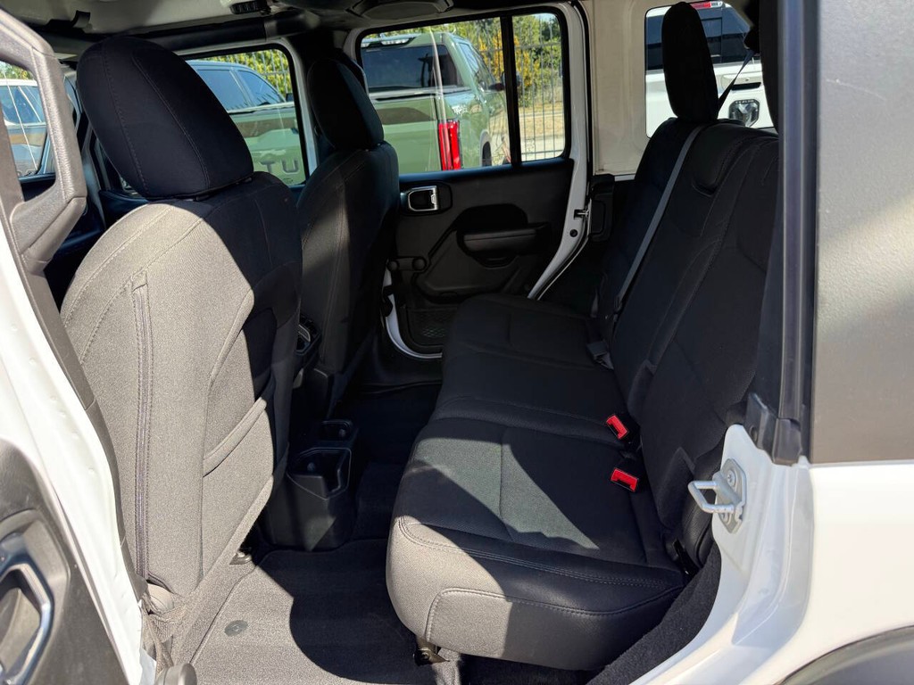 Jeep Wrangler Vehicle Full-screen Gallery Image 13