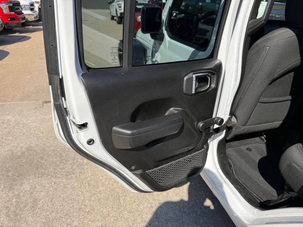 Jeep Wrangler Vehicle Full-screen Gallery Image 14
