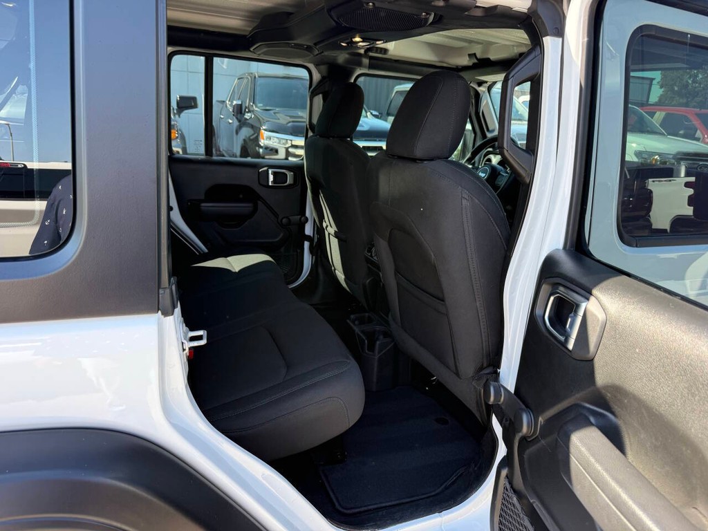 Jeep Wrangler Vehicle Full-screen Gallery Image 15
